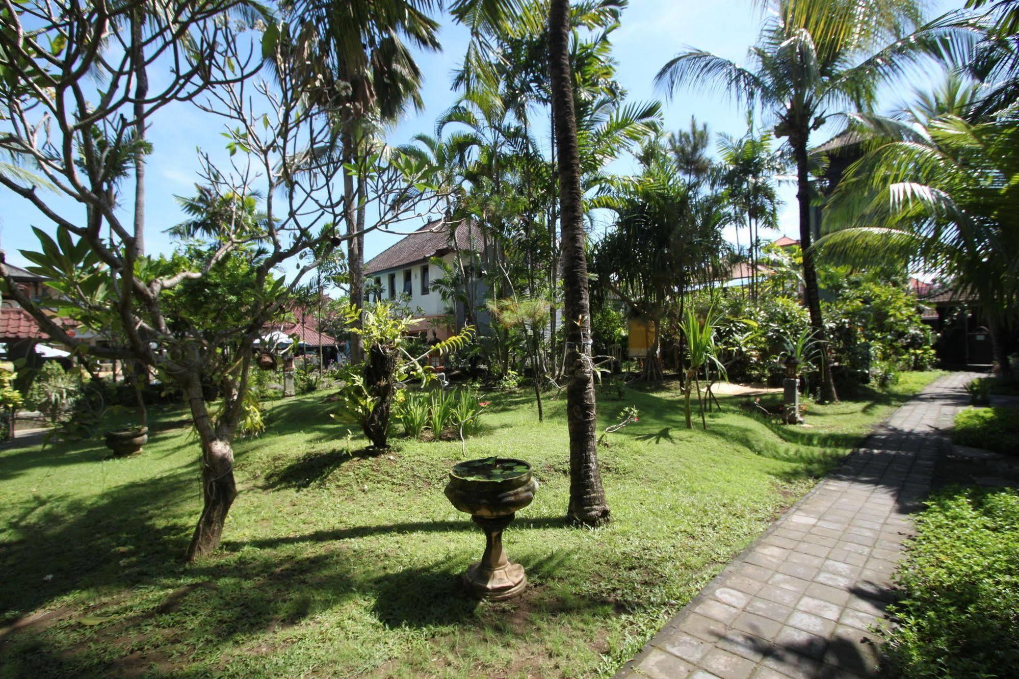 Bakung Beach Resort Kuta Lombok Buitenkant foto